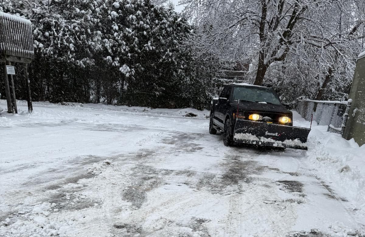 Snow clearing equipment